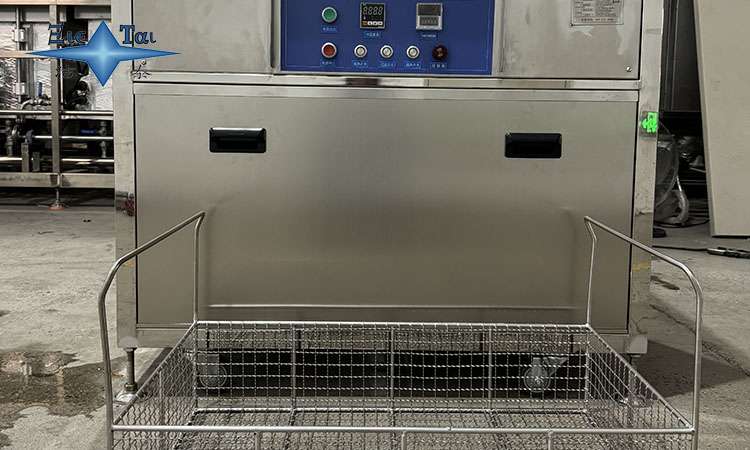 超聲波清洗機(jī)為什么用純水?揭秘水質(zhì)對(duì)清洗效果與機(jī)器壽命的關(guān)鍵影響 超聲波清洗機(jī)為什么用純水?揭秘水質(zhì)對(duì)清洗效果與機(jī)器壽命的關(guān)鍵影響